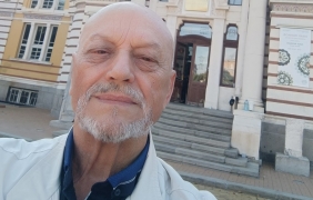 Светлина и изцеление под микроскоп